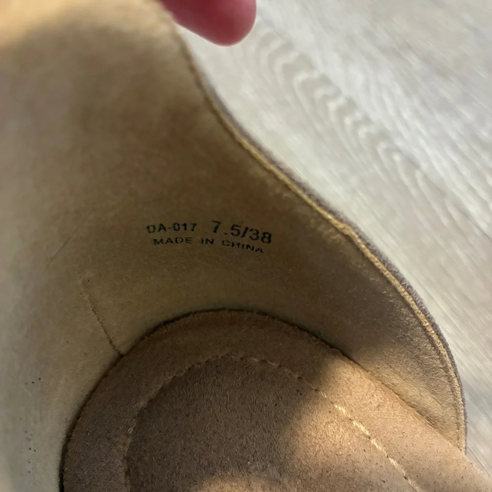 N/A beige gray